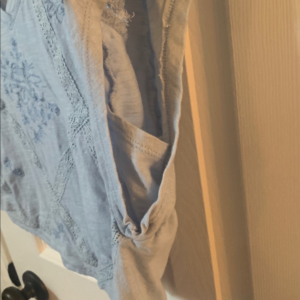 By Anthropologie Light Blue Cotton Blend Women’s V-Neck Shirt Blouse w/Flowers - Picture 5 of 8